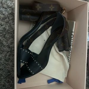 Louis Vuitton heels size 38 or size 7